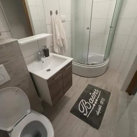 Apartamento Stylish Pine Hill Turanj