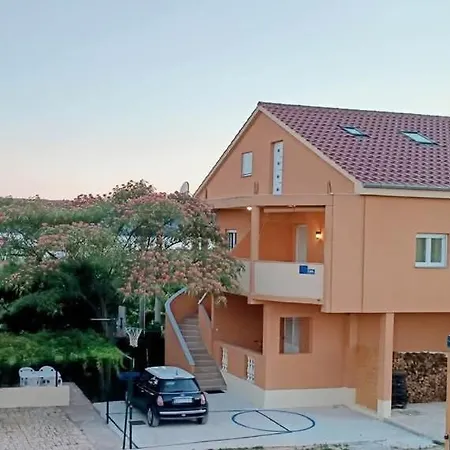 Stylish Pine Hill Apartamento Turanj